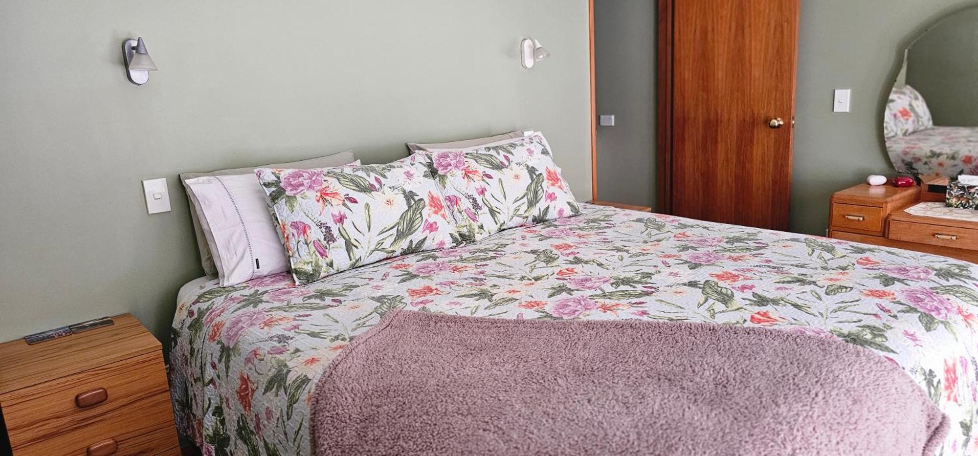Fred&Donz Bed And Breakfast Taupo Exterior photo
